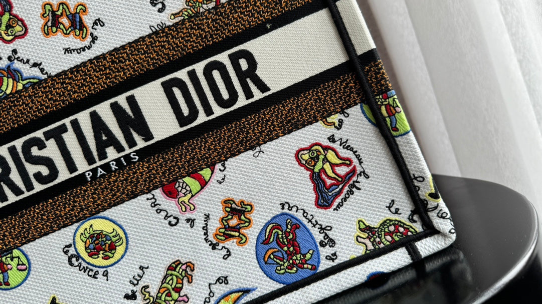 Luxury DiorMedium Book Tote 36cm White Multicolor Dragon Zodiac Embroidery
