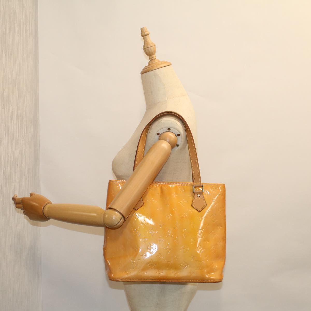 LOUIS VUITTON Monogram Vernis Houston Bag Marshmallow Pink M91302 LV yb397
