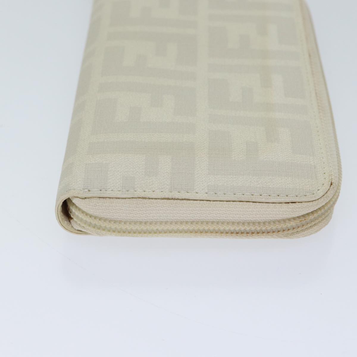 Luxury FendiZucca Canvas Long Wallet Whiteyk11469