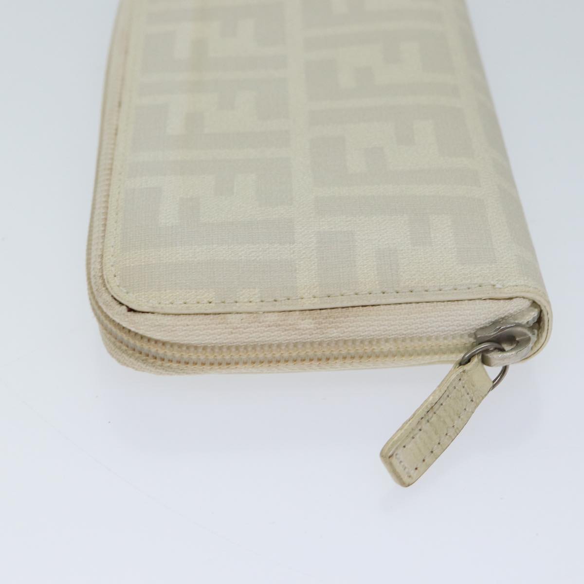 Luxury FendiZucca Canvas Long Wallet Whiteyk11469