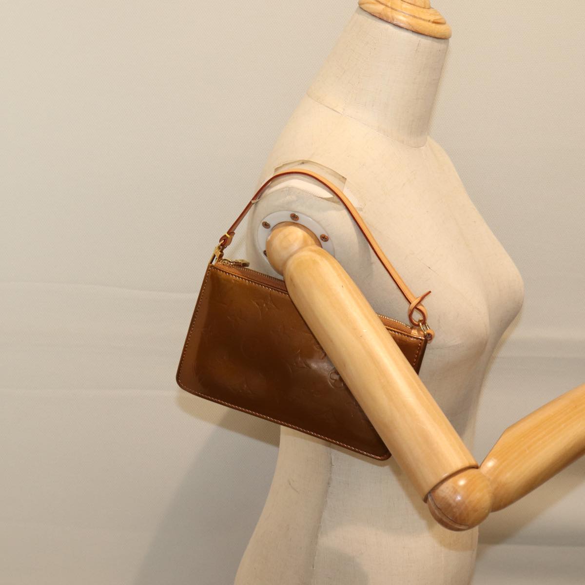 LOUIS VUITTON Monogram Vernis Lexington Pouch Bronze M91133 LV yk11556