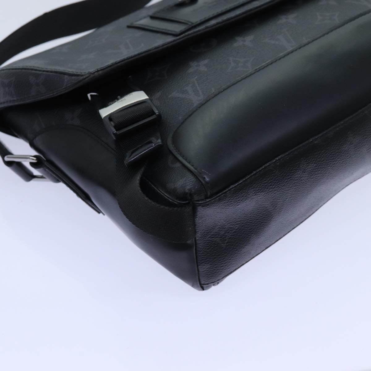 LOUIS VUITTON Monogram Eclipse Messenger Voyage PM Bag M40511 LV yk11672