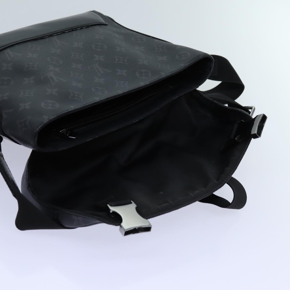 LOUIS VUITTON Monogram Eclipse Messenger Voyage PM Bag M40511 LV yk11672