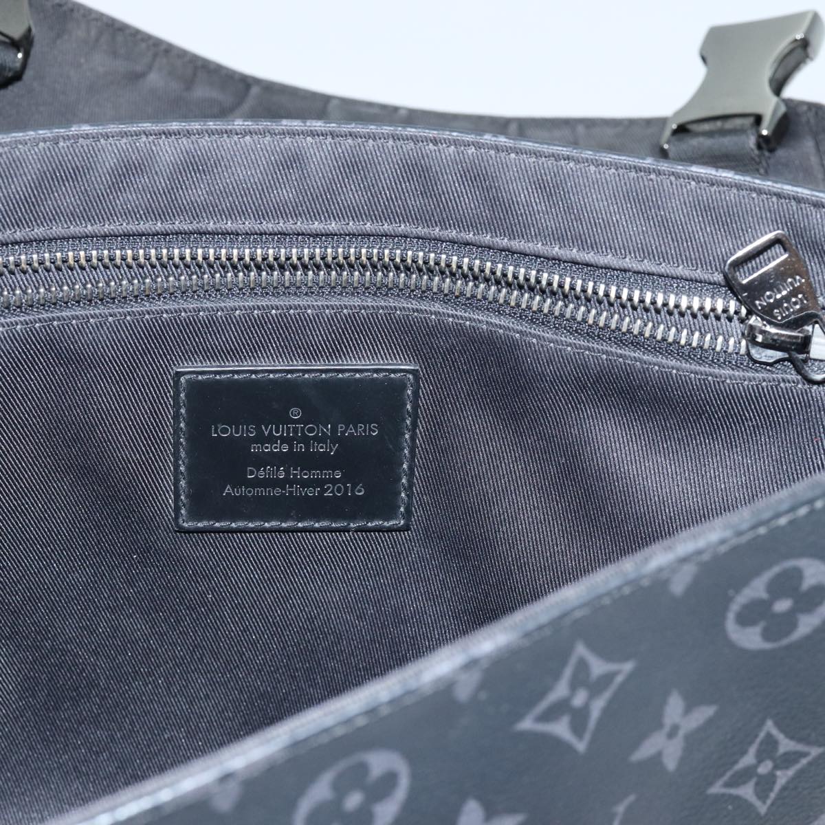 LOUIS VUITTON Monogram Eclipse Messenger Voyage PM Bag M40511 LV yk11672