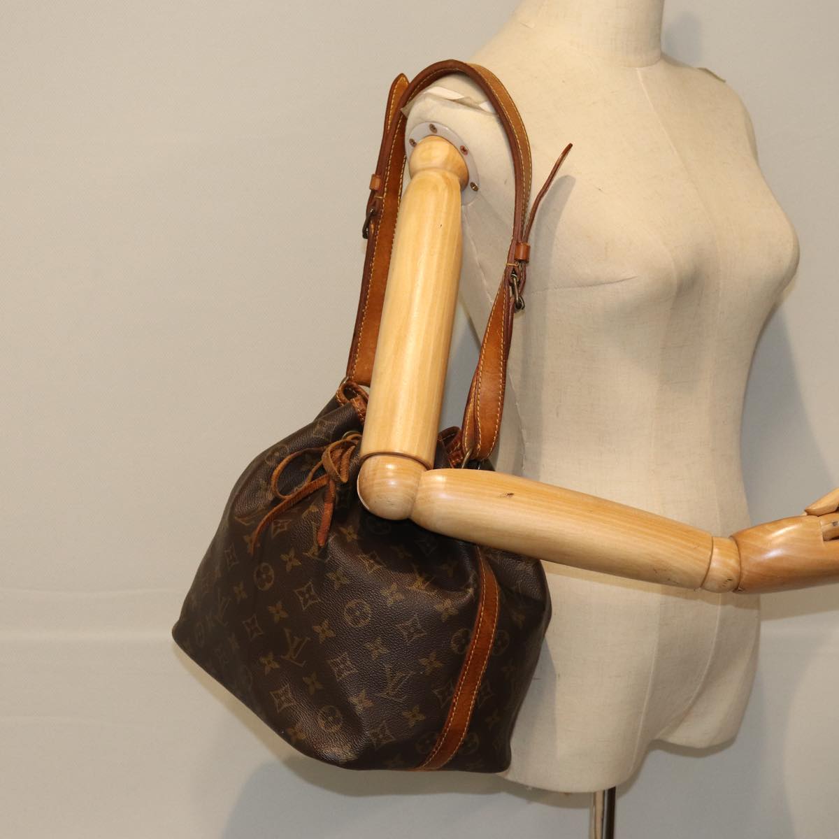 LOUIS VUITTON Monogram Petit Noe Shoulder Bag M42226 LV yk12448