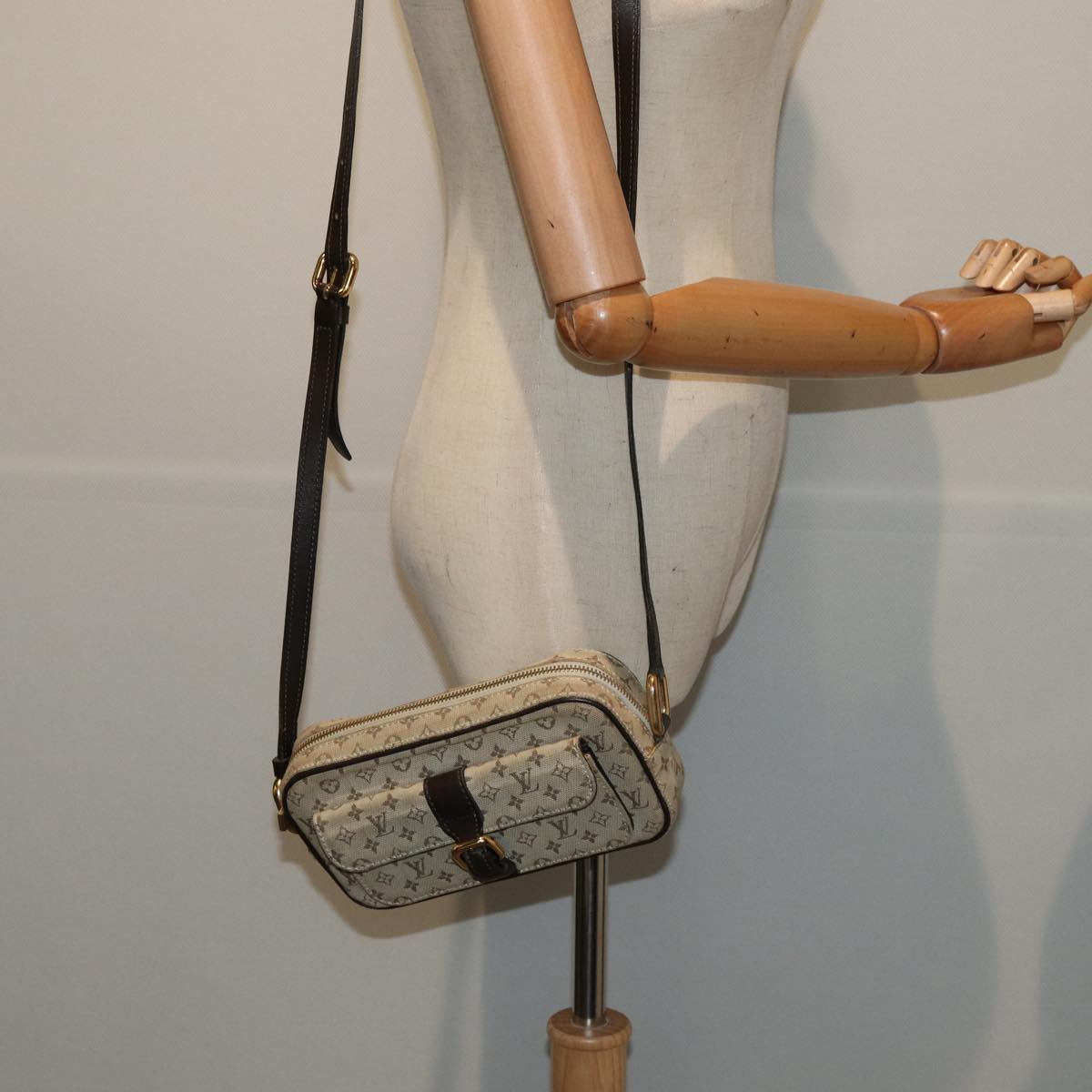 LOUIS VUITTON Monogram Mini Juliet MM Shoulder Bag Khaki M92218 LV yk13854
