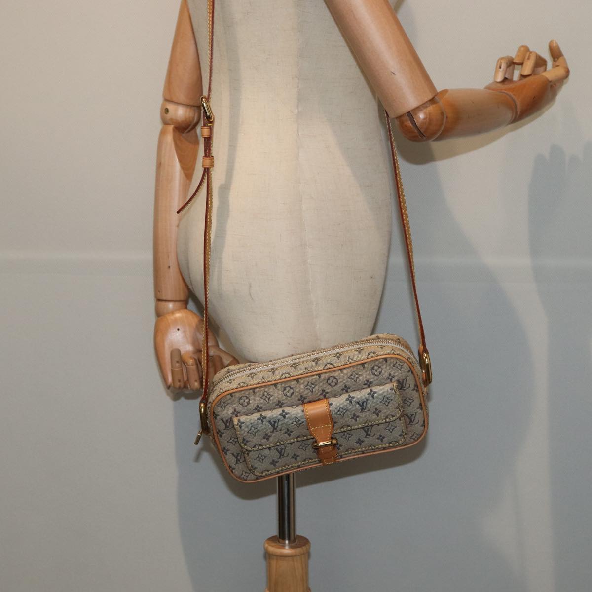 LOUIS VUITTON Monogram Mini Juliet MM Shoulder Bag Blue M92004 LV yk13867
