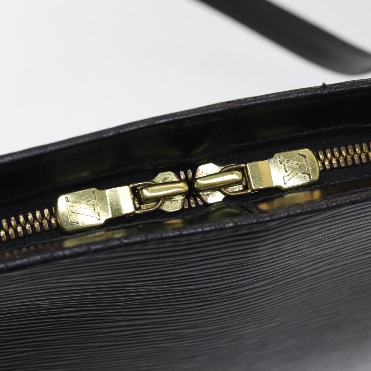 LOUIS VUITTON Epi Lussac Shoulder Bag Black M52282 LV yk13893