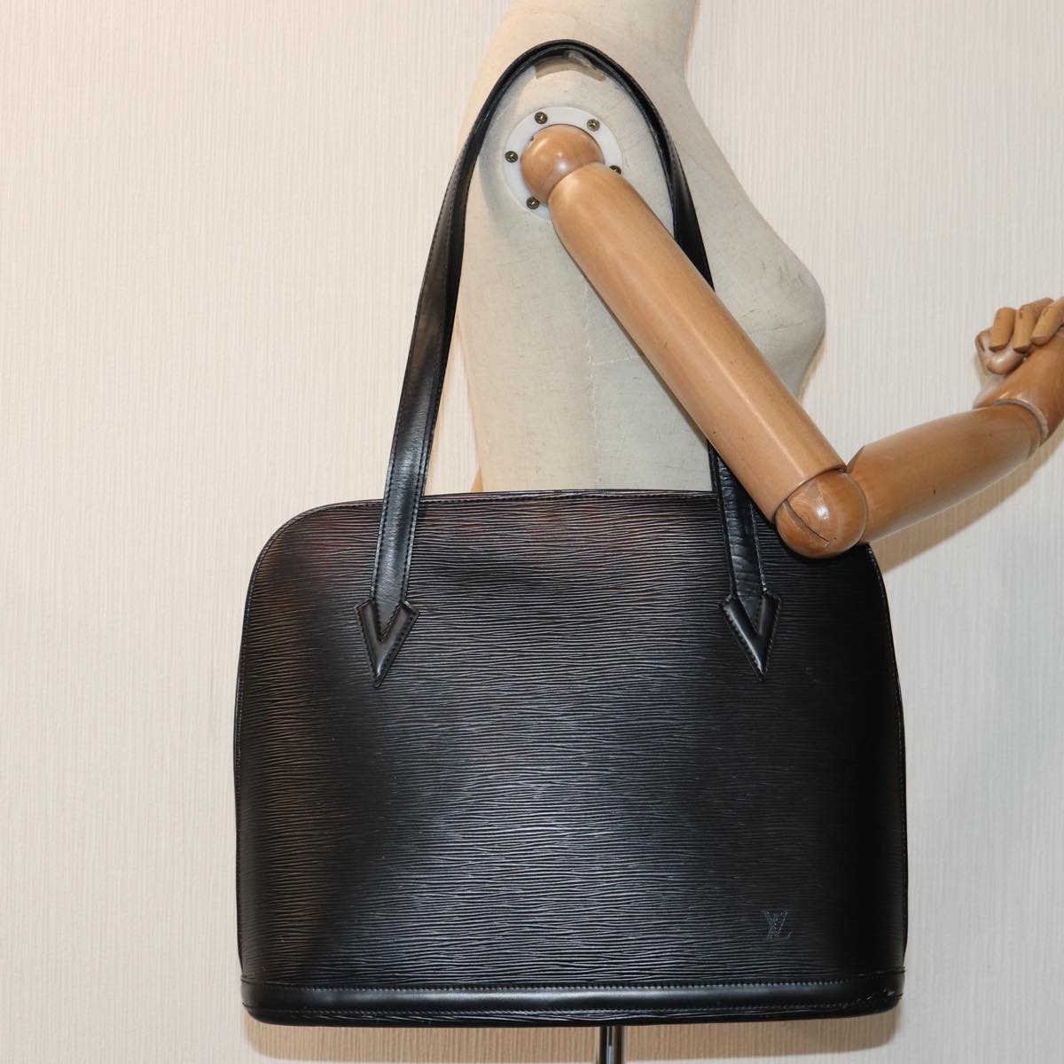 LOUIS VUITTON Epi Lussac Shoulder Bag Black M52282 LV yk14806