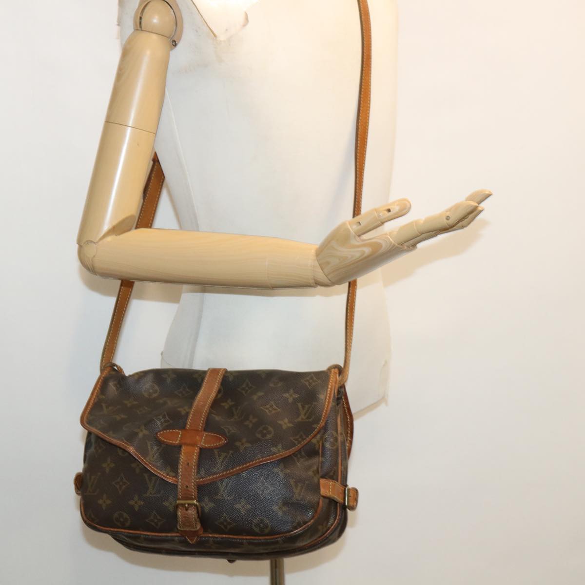 LOUIS VUITTON Monogram Saumur 30 Shoulder Bag M42256 LV yk5656