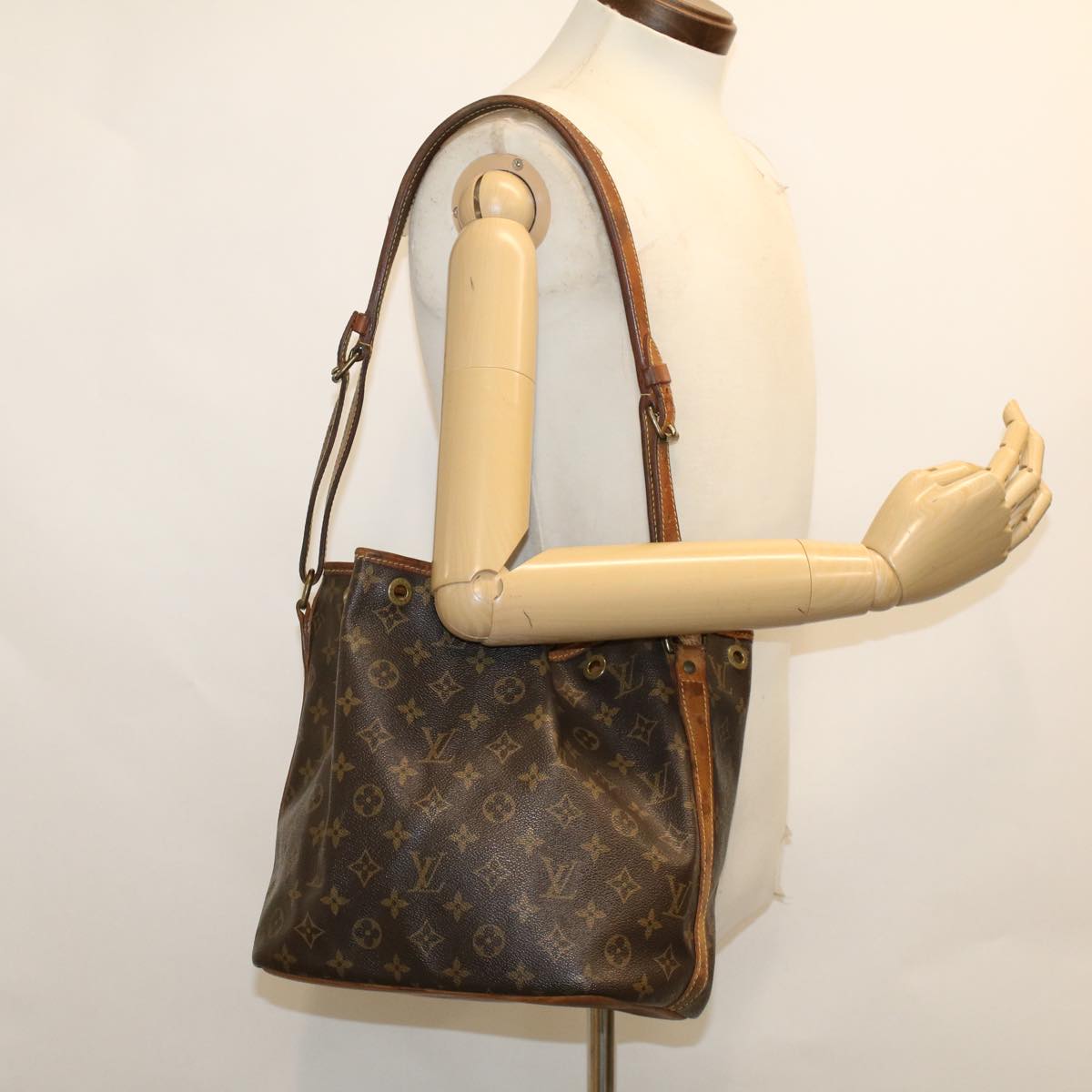 LOUIS VUITTON Monogram Petit Noe Shoulder Bag M42226 LV yk7609