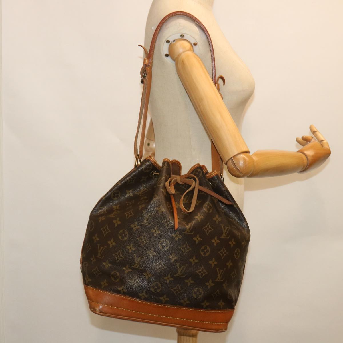 LOUIS VUITTON Monogram Noe Shoulder Bag M42224 LV yk8747