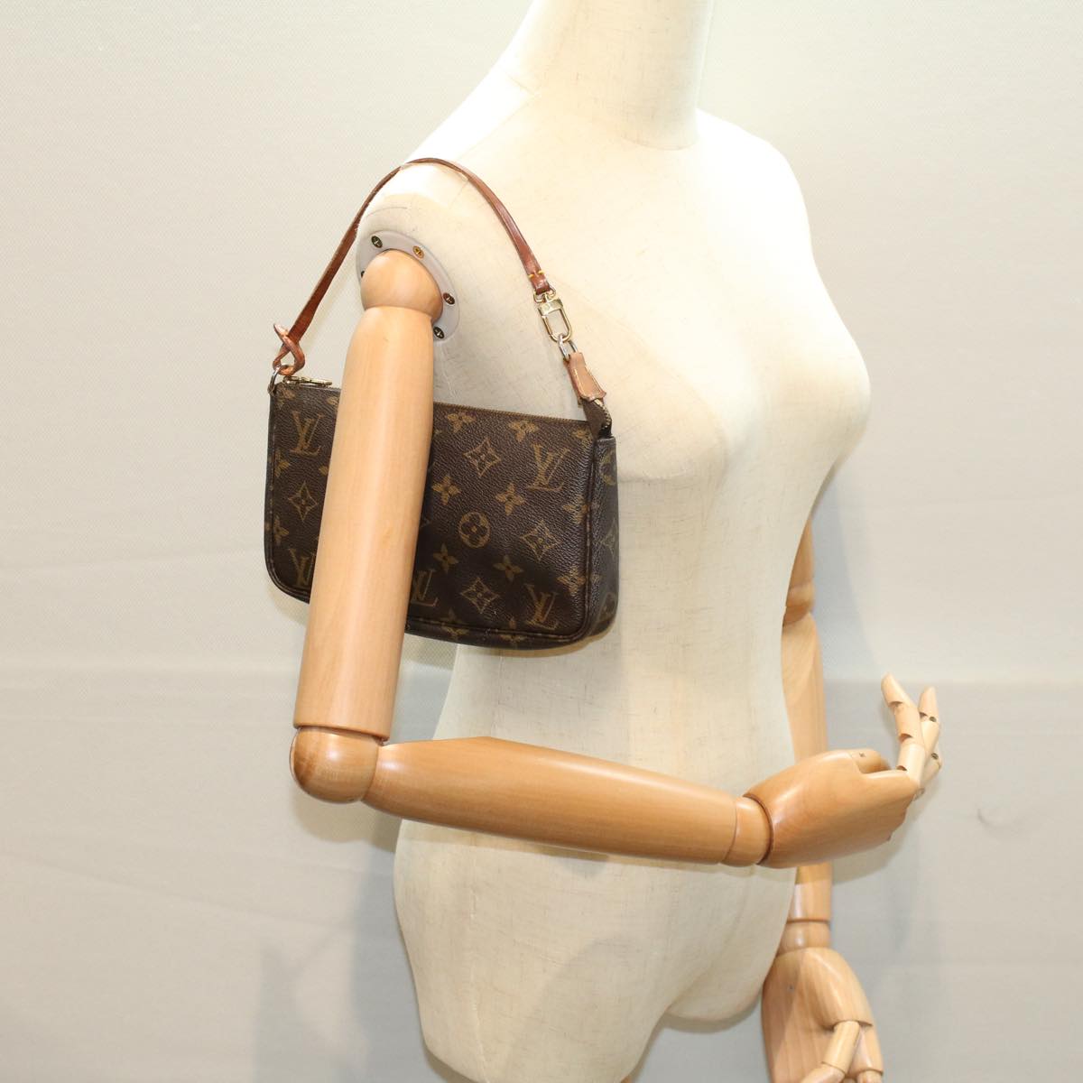 LOUIS VUITTON Monogram Pochette Accessoires Pouch M51980 LV yk8849