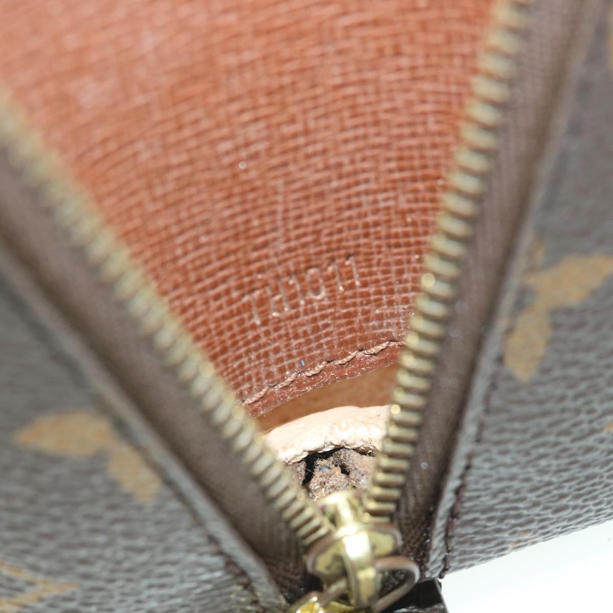 LOUIS VUITTON Monogram Trousse Demi Ronde Cosmetic Pouch M47520 LV yk8915
