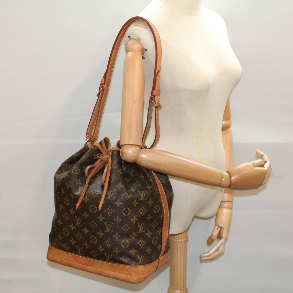 LOUIS VUITTON Monogram Noe Shoulder Bag M42224 LV yk8971