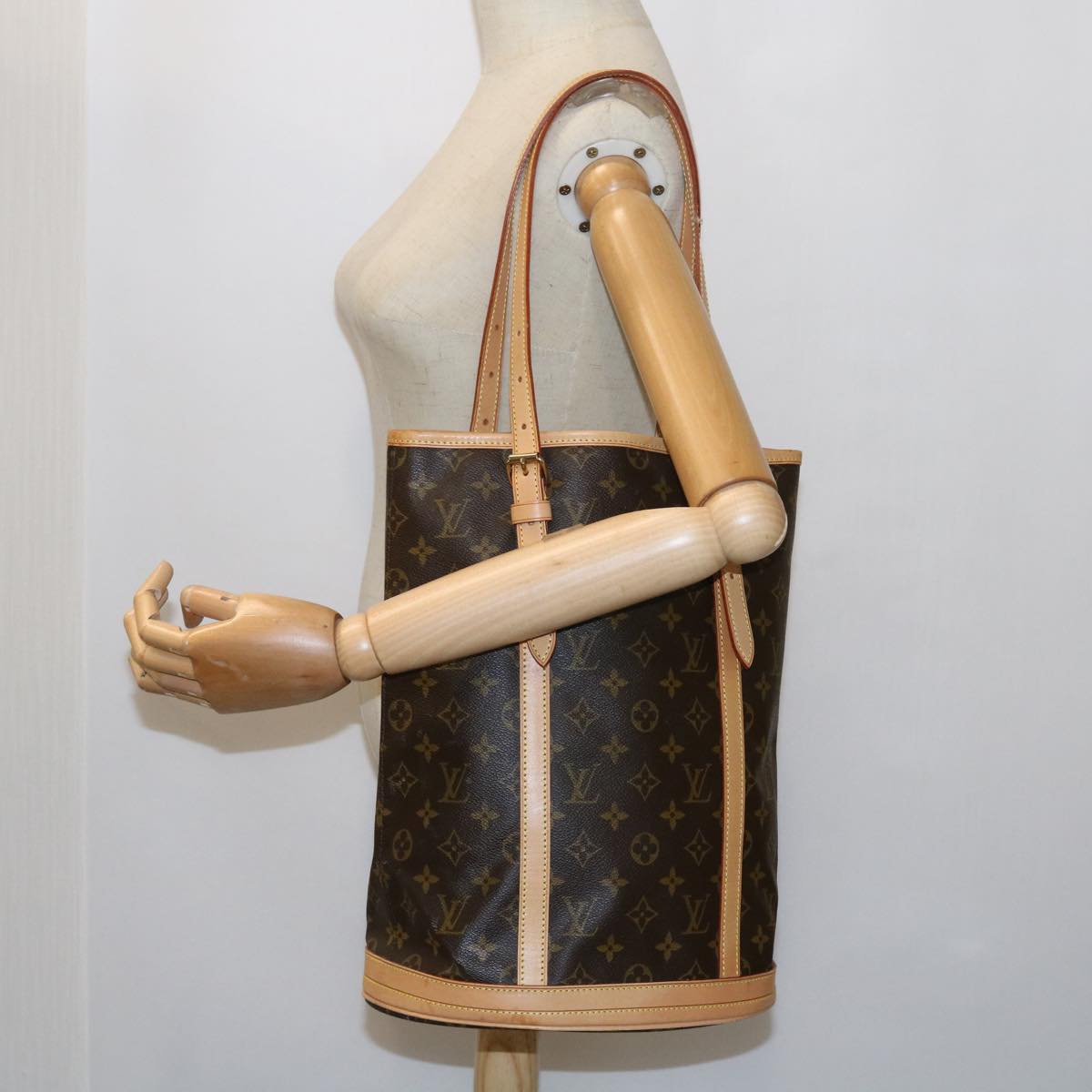 LOUIS VUITTON Monogram Bucket GM Shoulder Bag M42236 LV yk9019
