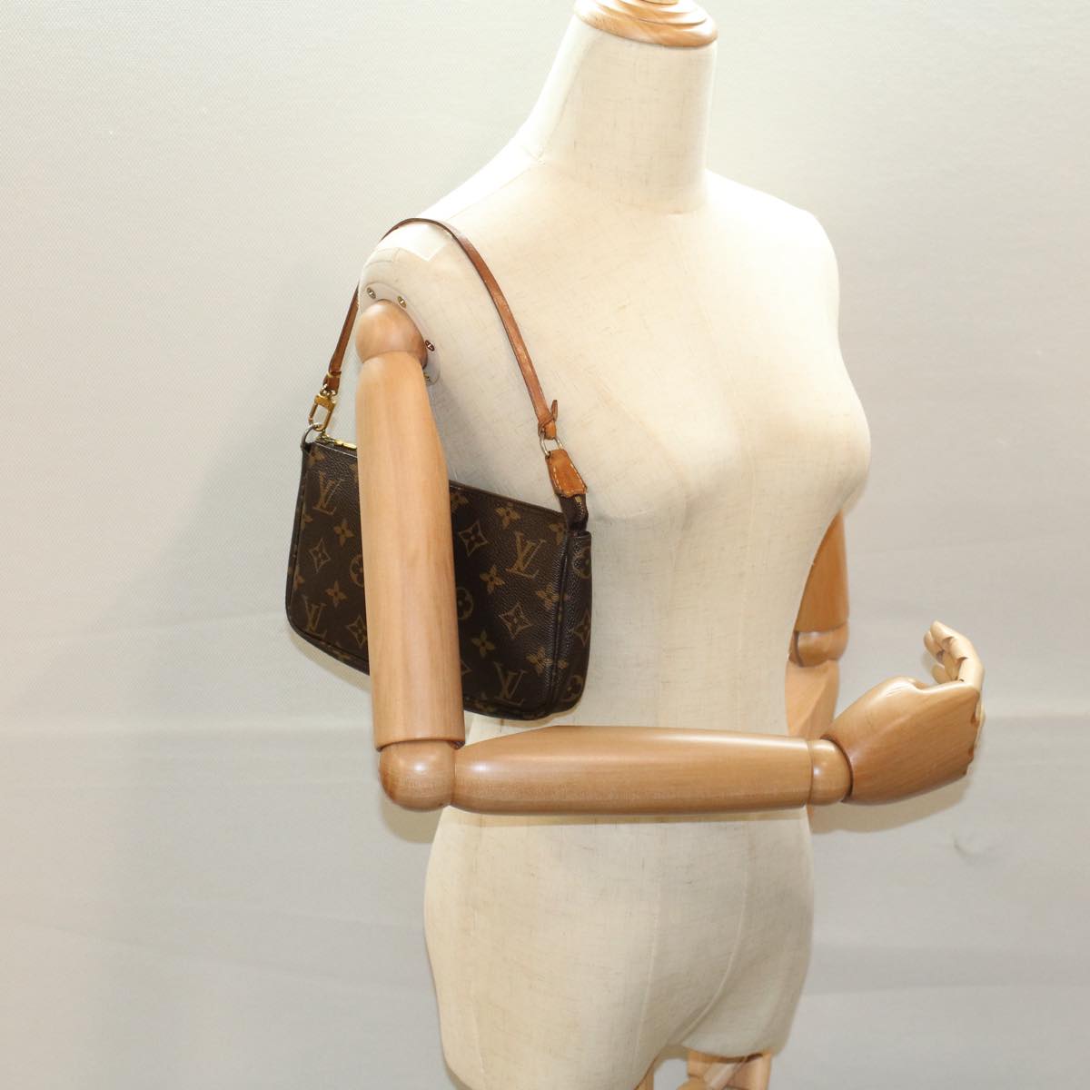 LOUIS VUITTON Monogram Pochette Accessoires Pouch M51980 LV yk9145