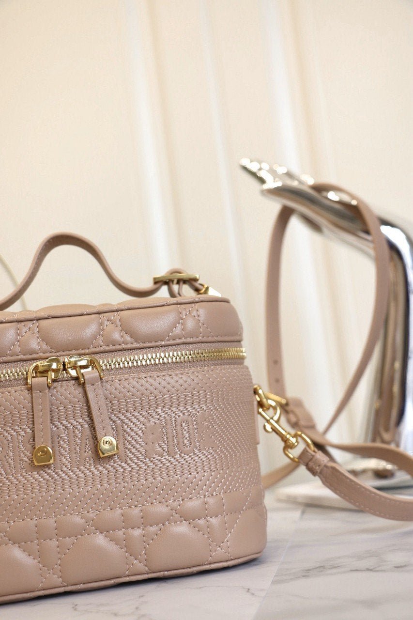 Luxury DiorSMALL TRAVEL VANITY CASE BEIGE LAMBSKIN